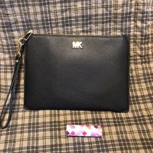 Large wristlet